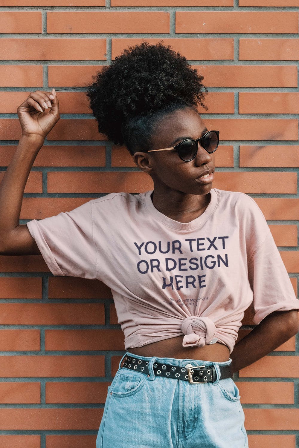 经典情侣黑白T恤印花图样机素材库精选模板 Two Black Persons T-Shirt Real World Photo Mock-up插图(2)
