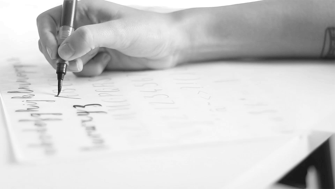 软刷画笔手工制作英文书法字体 Scaramella Handwriting Script Font插图(3)