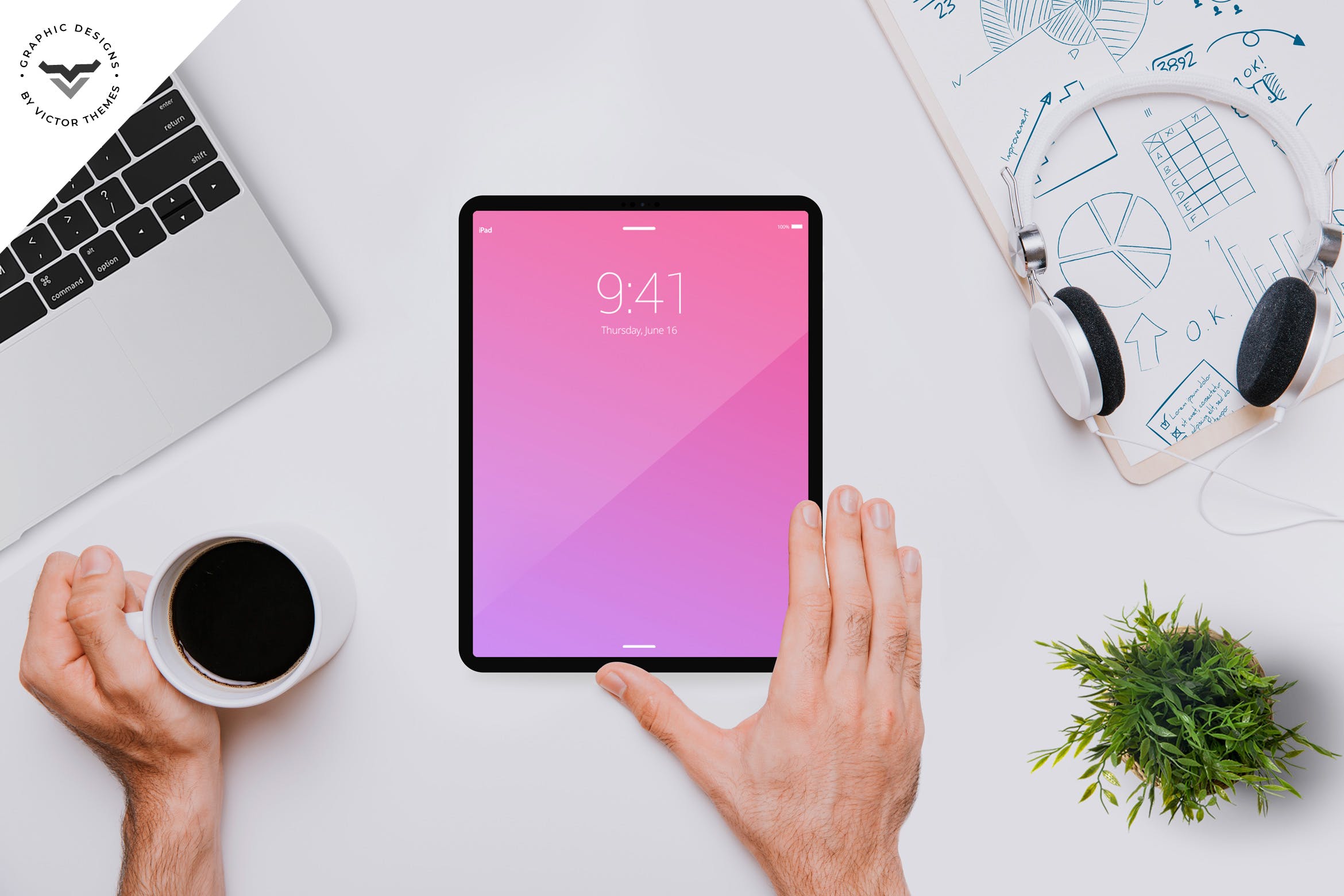 办公桌场景平板电脑屏幕预览素材库精选样机 Tablet on Table Mockup Template插图