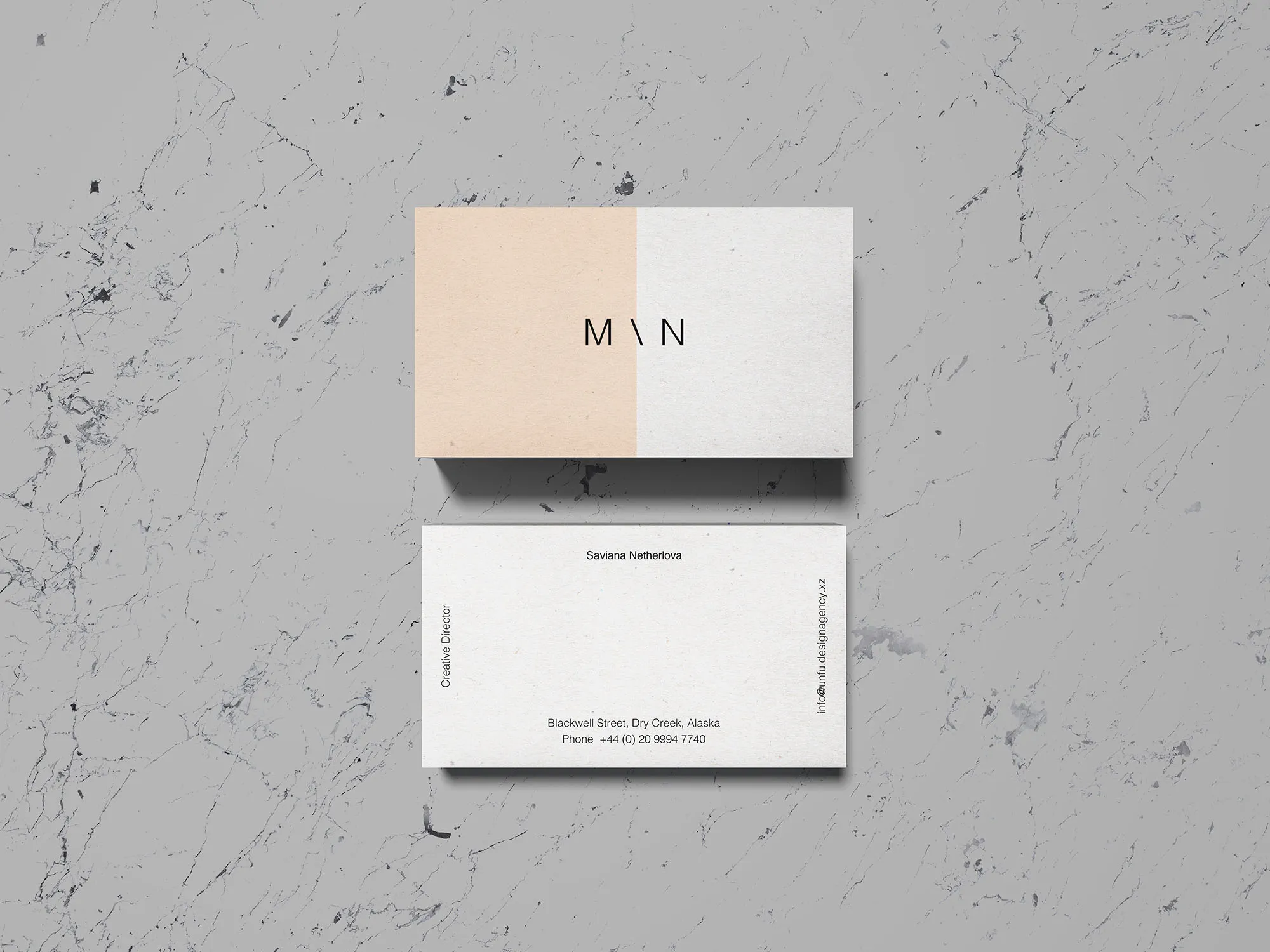 企业名片双面设计预览样机 Overhead Business Card Mockup插图(1)