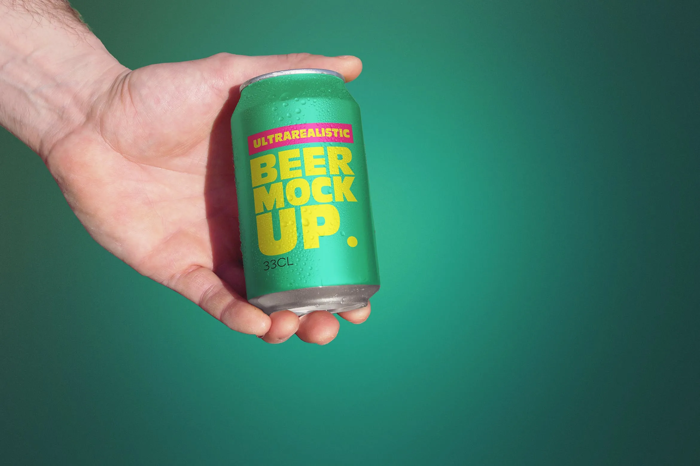 手持啤酒易拉罐外观设计效果图素材库精选 Clean Hand Beer Can Mockup插图