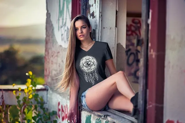 时尚服装V领T恤样机 V-Neck T-Shirt Mock-Up插图(3)