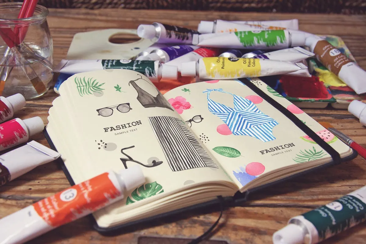 水彩画创作画室场景袖珍笔记本样机模板v7 Pocket Notebook Acrylic Paint Tubs插图