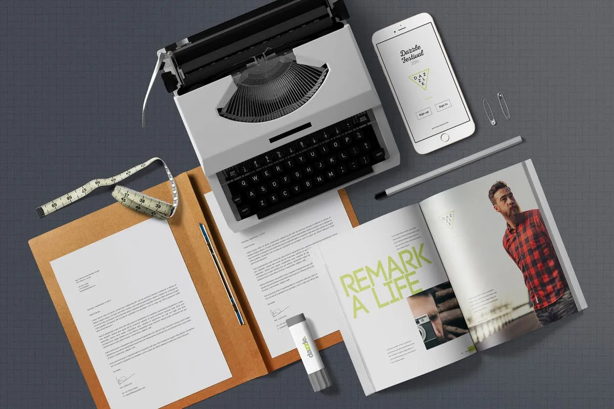 高级办公用品场景样机生成器 Open Magazine Mockup Scenes