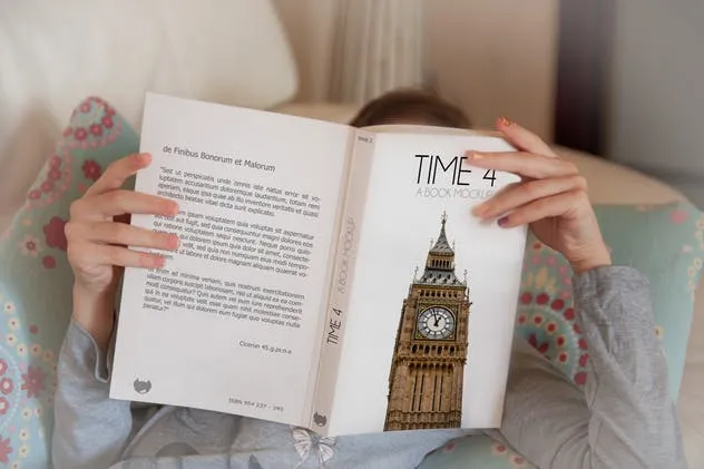 儿童图书阅读场景样机模板 Girl Reading a Book Mock-up插图(5)