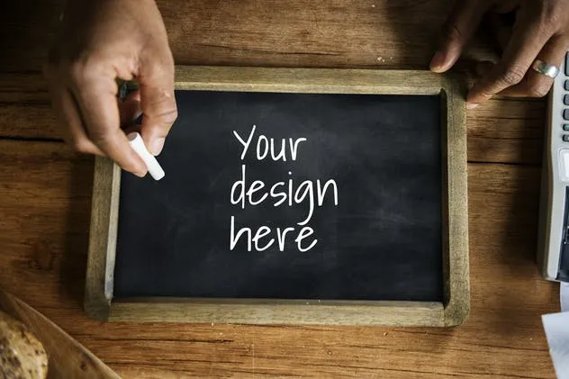 实木材质黑板框架样机素材 Blackboard Frame Mockup插图(1)