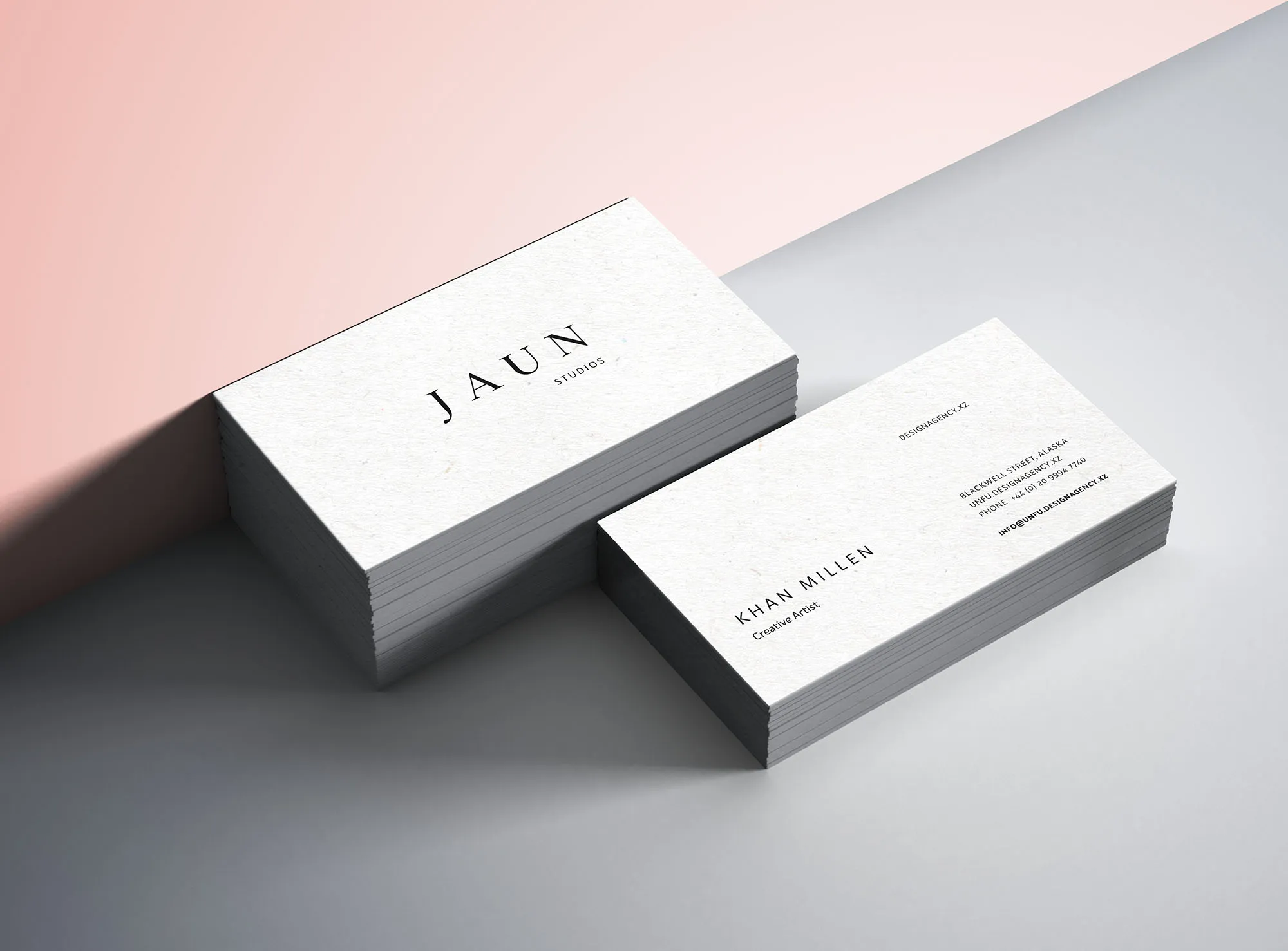 镶金边效果高端名片设计PSD样机模板 Gold Edges Business Card Mockup插图(3)