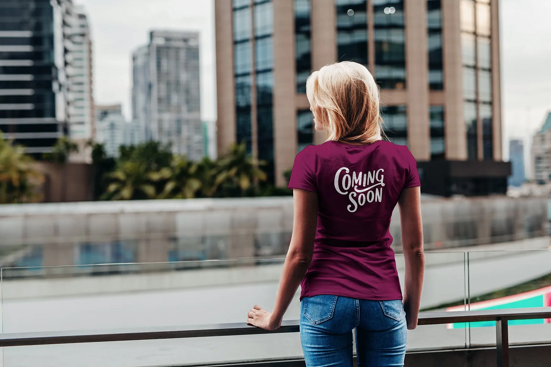 T恤情侣套装印花设计效果图样机 T-Shirt Mock-Up Couple In City插图(5)