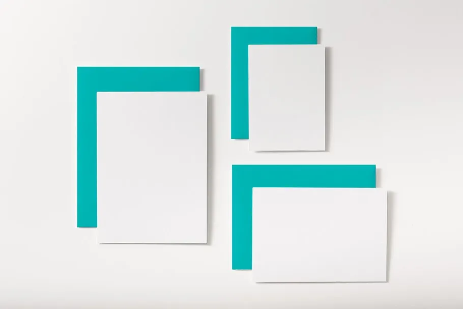 极简主义贺卡样机模板 3 Piece Card Mockups插图(3)