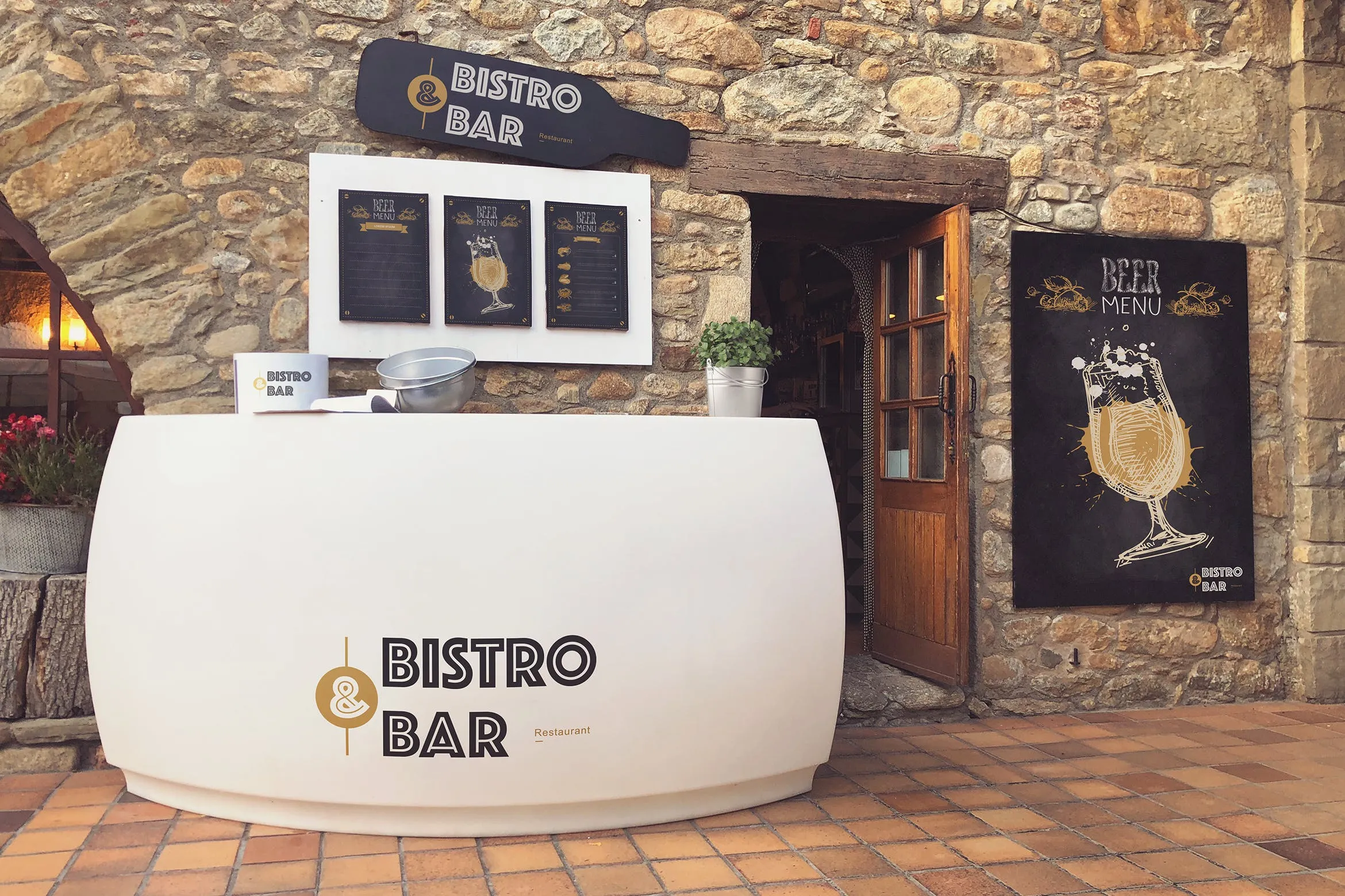 鸡尾酒餐厅场景品牌设计效果图样机模板 Cocktail Restaurant Mockup