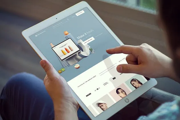 手持iPad Pro设备样机模板v7 iPad Pro Mockups v7插图(1)