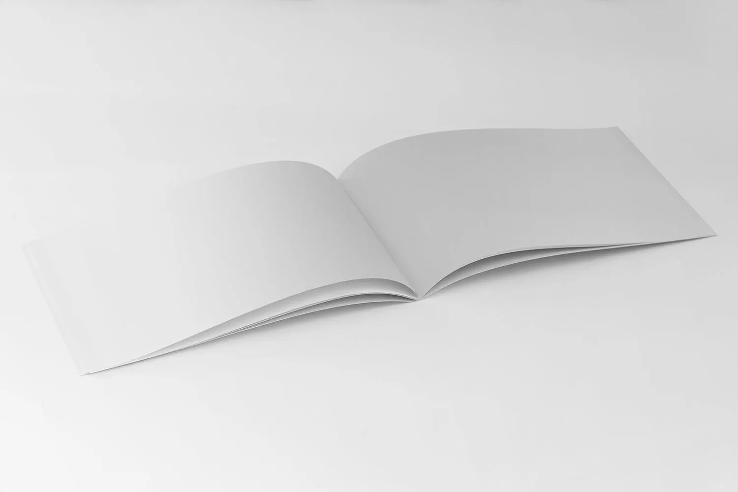 美国信纸规格宣传册内页版式设计45度角视图样机素材库精选 US Half Letter Brochure Mockup 45 Degree插图(1)