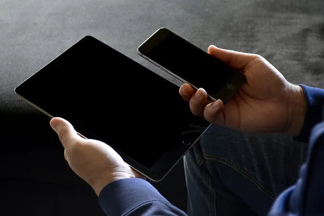 iPhone/iPad响应式设计展示设备样机 iPad iPhone Macbook Responsive Mock-Up Bundle插图(7)