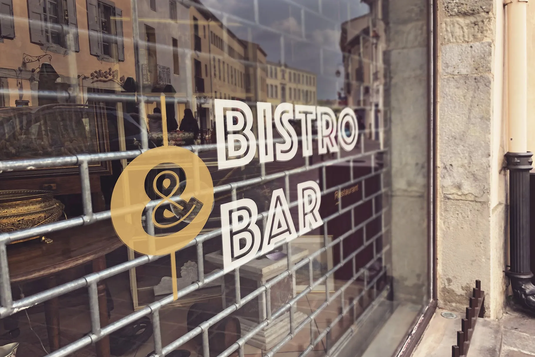 商店橱窗落地玻璃Logo贴纸设计效果图样机 Shop Window Logo Mockup插图(1)