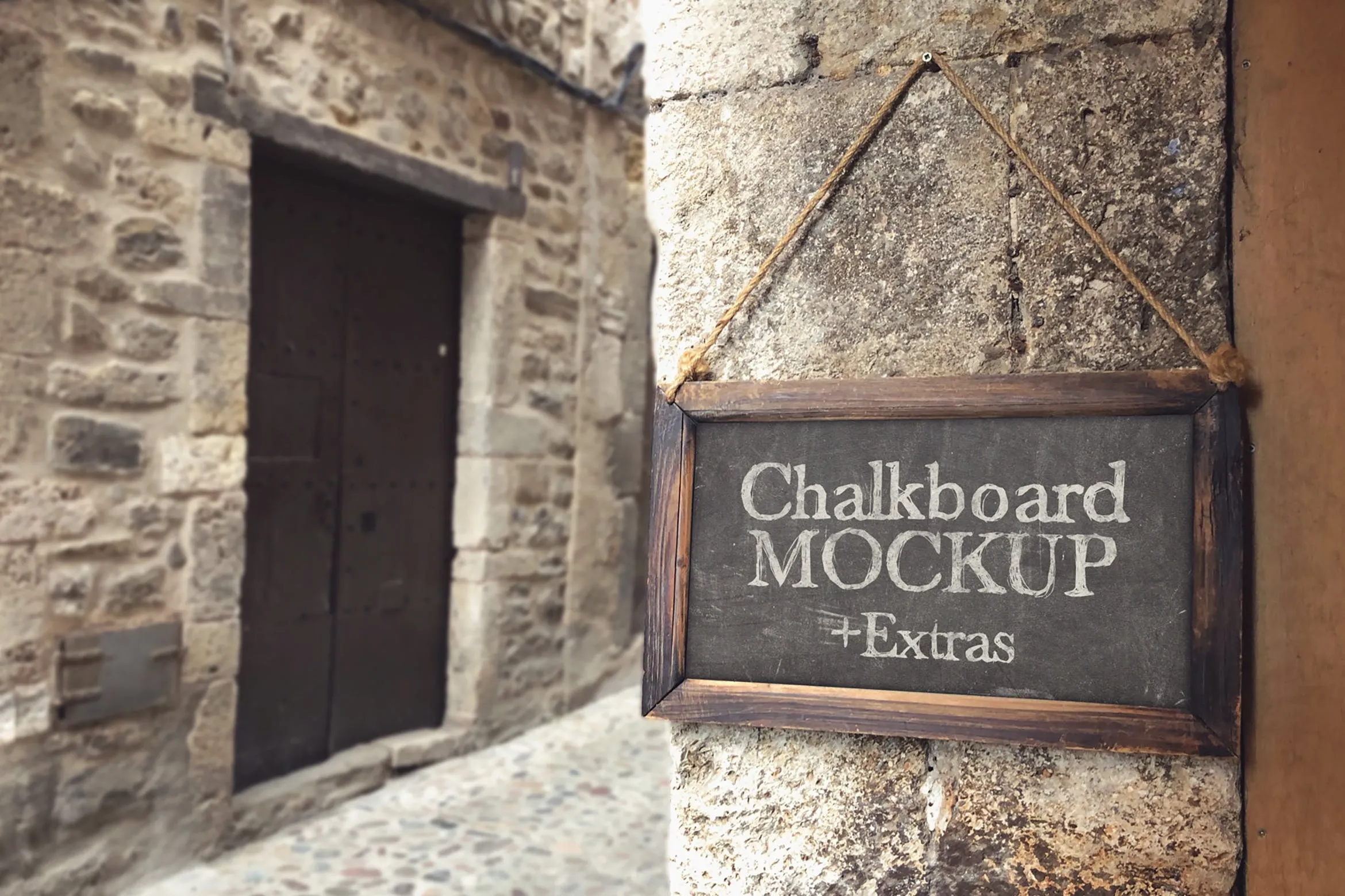 街道告示黑板牌设计效果图样机 Chalkboard on the Street插图