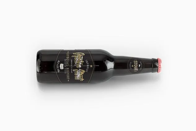 黑色啤酒瓶外观样机 Beer Black Bottle Mockup插图(11)