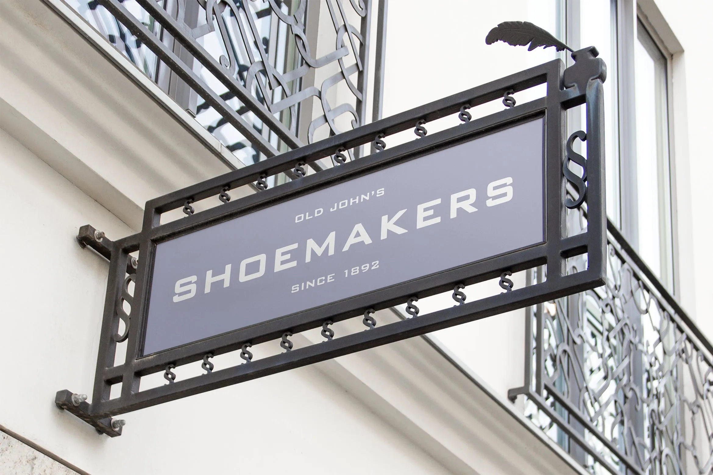 户外悬挂式店招/Logo标志牌样机#2 Outdoor Hanging Logo Sign Mockup #2插图