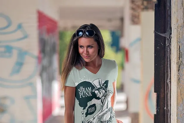 时尚服装V领T恤样机 V-Neck T-Shirt Mock-Up插图(6)