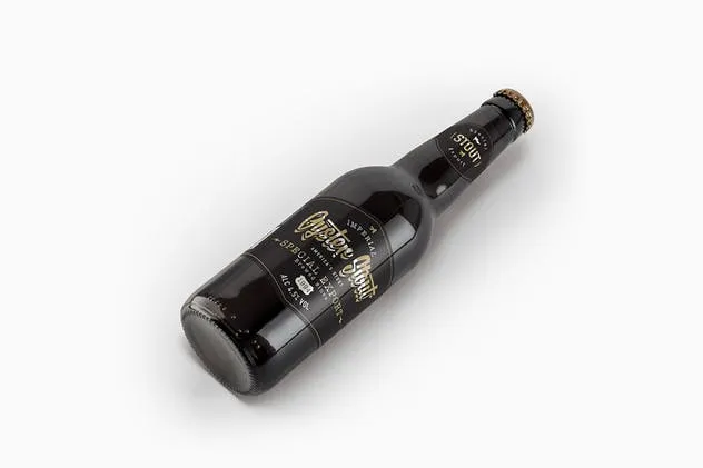 黑色啤酒瓶外观样机 Beer Black Bottle Mockup插图(6)