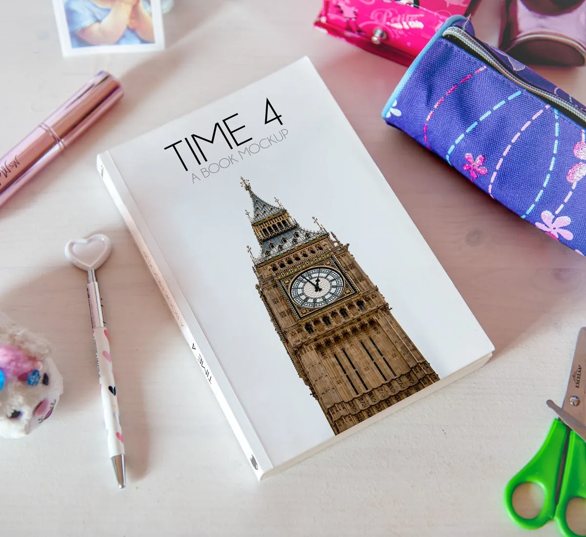 可爱小女孩读书的书籍装帧VI样机展示模型mockups插图(5)