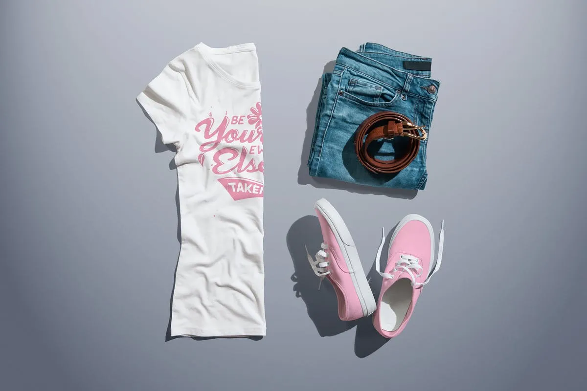 女版圆领T恤服饰印花设计样机素材 Crew Neck T-shirt Mock-up Female Version插图